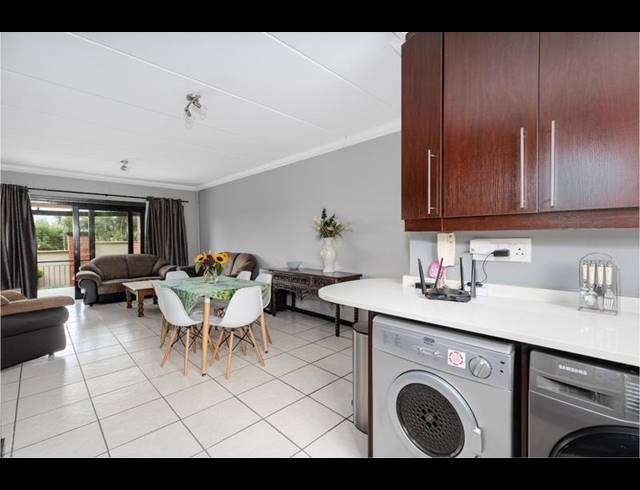 2 BEDROOM APARTMENT FOR SALE IN SUNNINGHILL